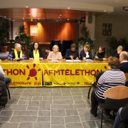 remise du chèque du Téléthon par MArtine Valleton , Maire de Villepinte, à l'association AFM Téléthon 93