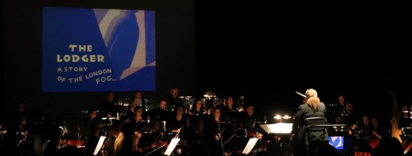 L'Orchestre Symphonique Divertimento joue la bande-son de the Lodger d'Hitchcock