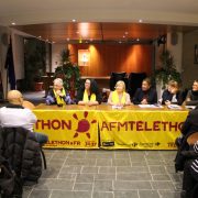 remise du chèque du Téléthon par MArtine Valleton , Maire de Villepinte, à l'association AFM Téléthon 93