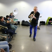 La Fabrique Orchestrale Junior et le groupe Ceux qui Marchent debout en répétition au centre de loisirs des fontaines de Villepinte (93)