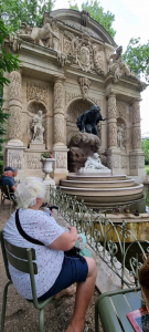 Seniors en visite du Jardin au Luxembourg